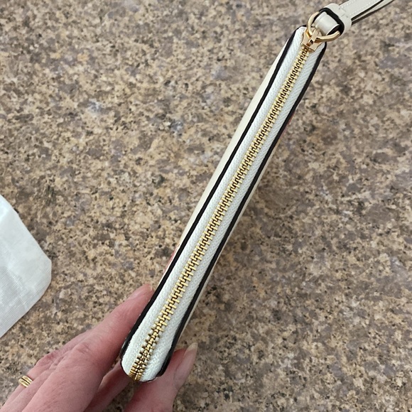 NWT Coach Corner Zip Wristlet Floral (Wristlet Only-Doesn’t Include Dust Bag) - Picture 13 of 17